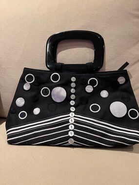 Black and White Embroidered Circle Accent Wristlet